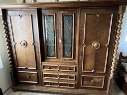 Eladó gyönyörű, antik tömörfa szekrény / vitrin