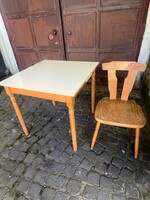 Kinyitható retro fa étkezőasztal 4 db székkel