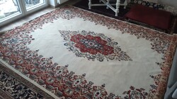 Hatalmas Kerman/Kirman vagy Iszfaháni stílusú kézi perzsa szőnyeg - 245 x 337 cm - sarkán hibával