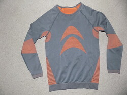 Újszerű aláöltözet felső 134-140-es méretben