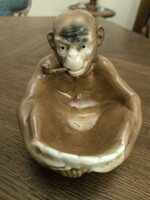 Pipàzó majom , kàrtyàzik ritkaság! Hamuzó dohàny reklám . Schaggenwald  Cseh porcelán