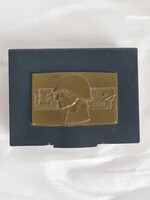 1975-ös leszerelési emlékdoboz a Magyar Honvédelmi Minisztériumból katonai jelenetekkel