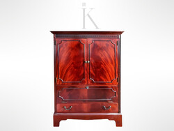 Antik jellegű tálaló, vagy pohárszék