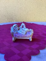 Baba bölcsőben porcelán figura persely fukcióval.