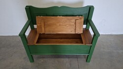 Garden bench, trunk