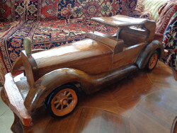 IMPOZÁNS MÉRETŰ FÁBÓL KÉSZÜLT OLD TIMER SZEMÉLY AUTÓ