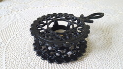 Öntöttvas edényalátét,melegentartó áttört mintával és fogantyúval