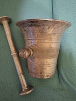 Robusztus, 3 kg-os antik sárgaréz mozsár törővel