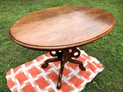 Póklábú ovális szalonasztal