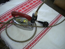 Antik mini vasaló működő állapotban gallér vasaló úti vasaló