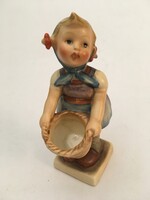 Hummel TMK1 HUM73 Kis segítő "Little helper" kosaras lány porcelán figura hibátlan