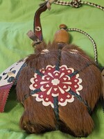 Eredeti csikóbőr,  csikószőr, lószőrös kulacs. Hortobágyi. ﻿28 cm, népi kézműves munka 1970-ből