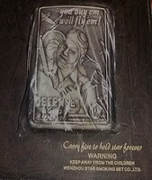 Eredeti STAR ZIPPO jellegű fém öngyújtó II.VH repülős domborművel plakát repro dobozában