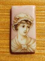 Miniatűr festett női portré porcelán lapon