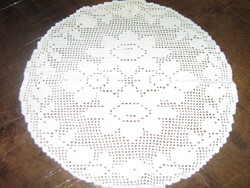 Csodaszép horgolt kerek kézimunka terítő