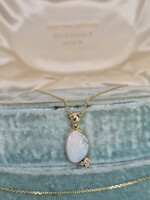 Arany lánc + medál nemes opállal és brillekkel