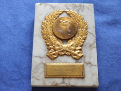 Magyar Népköztársaság Országos Bajnokság - Bajnok 1952. (Műugrás?) Márvány talpon 88 x 120 mm