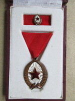 Munka érdemrend bronz fokozata, eredeti kissé viseltes dobozában