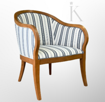 Klasszikus elegancia – ívelt vonalú, kárpitozott fotel