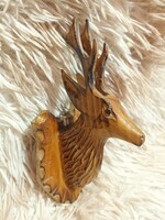 Szépséges kézzel faragott fa falra akasztható szarvas vadász motívum