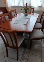 8 személyes, nyitható étkezőasztal 8 székkel