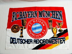 FC Bayern München szurkolói selyem zászló 58 x 42 cm