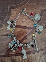 Sokmedálos charm karkötő