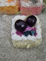 Hűtőmágnes ennivaló sütemények