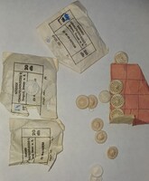 Behúzott régi textil gombok