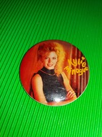 Retro trafikáru bazáráru nagyobb kör jelvény KYLIE MINOGUE POP DÍVA 6 cm átmérő