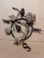 Kézműves Egyedi kovácsoltvas bor pince szőlő fürt pince borász borozó étterem cégér reklám