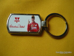 SEBASTIAN VETTEL FÉM KULCSTARTÓ