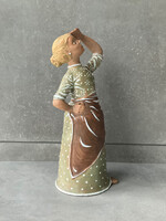 Kovács Margit, nagyméretű kerámia szobra. Esőleső