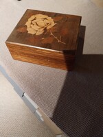 Intarziás fa díszdoboz – rózsa motívummal