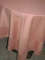 Gyönyörű mályva Bourbon-liliomos damaszt terítő