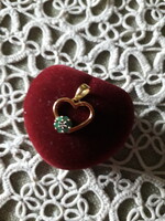 Aranyozott ezüst medál smaragddal