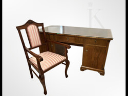 Térbe helyezhető antik íróasztal karosszékkel