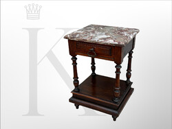 Tölgyfa éjjeliszekrény kis komód márvány lappal