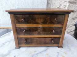 Antik Biedermeier Ékszertartó, Varró doboz Komód asztali .Vizsga munka , làdika. 20,5 cm x13 x 18