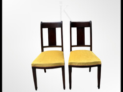 Klasszikus antik stílusú párnázott keményfa szék