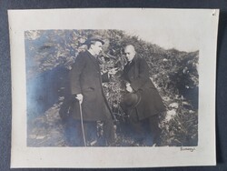 Régi fotó - Úri diskurzus a domboldalon, 1920-as évek