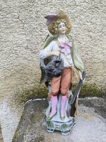 Nagy méretű Szép arcú antik vadàsz puskàval és a madàr a kezében figurális szobor Biszkvit porcelán