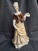 Hollóházi barokk hölgy legyezővel, 26,5 cm
