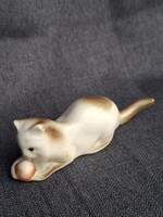Zsolnay cica gombolyaggal, labdával figura, 11,5 cm