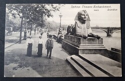 London szfinx a Temze partján képeslap
