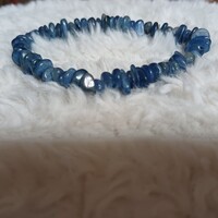 Kianit gömbölyített szemcsés karkötő