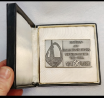 Sopron-Miskolc 25 éves az Olajmérnökképzés 1951-1976  plakett eredeti dobozában