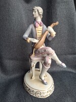 Hollóházi porcelán, barokk férfi lanttal, zenész, 23,5 cm