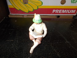 Olvasó kisfiú KP jelzéssel