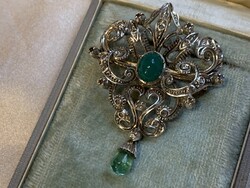 Antik arany medál régi csiszolású gyémántokkal, peridottal és aventurinnal